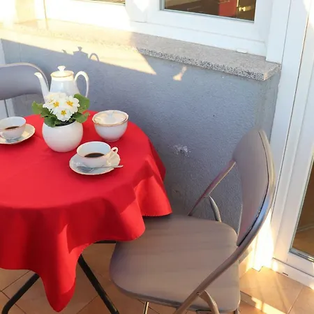 Apartman Dora - *