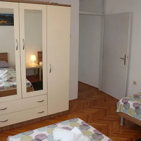 Apartman Dora - Apartment Pula