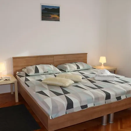 Apartman Dora - Apartment Pula