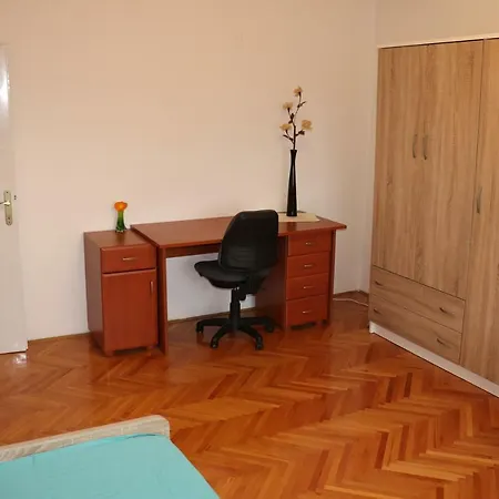 Apartman Dora - *